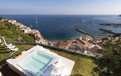 Villa Limoncello: Agua, Mar, Costa, Costeras Y Los Accidentes Geográficos Oceánico, Recurso, Piscina, Oceano, Ciudad De Vacaciones, Balneario