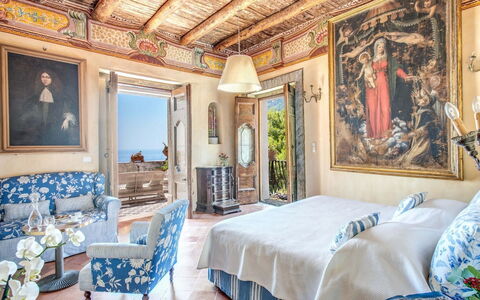Villa Positano: Mueble, Diseño De Interiores, Mar, Habitación, Silla, Linos, Costa, Cama, Recurso, Hotel