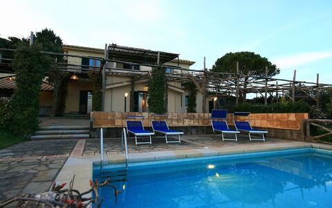 Villa Sant'Agata: Piscina, Recurso, Mueble Para Exteriores, Eco Hotel, Sombra, Paraguas, Sunlounger, Hacienda, Inmuebles, Hotel