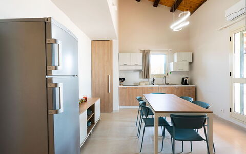 Casa sul Mare: Mueble, Diseño De Interiores, Cocina, Piso, Aparato De Cocina, Madera, Mostrador, Techo, Electrodoméstico, Silla