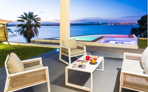 Villa Vernissage: Mueble, Diseño De Interiores, Mueble Para Exteriores, Recurso, Piscina, Sombra, Silla, Eco Hotel, Hotel