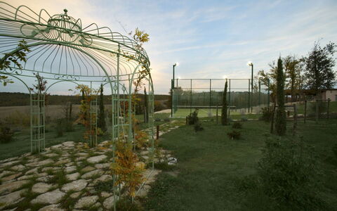 Villa Eline: Jardín, Hierro, Metal, Sombra, Paisajismo, Parque, Estructura Al Aire Libre, Jardín Botánico, Pasarela, Pabellón