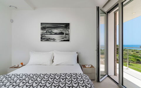 Villa Nina: Mueble, Diseño De Interiores, Madera, Suelo, Piso, Cama, Habitación, Habitación, Casa, Techo