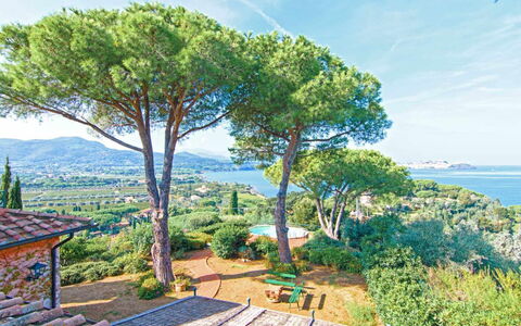 Villa Magazzini: Árbol, Vegetación, Arbusto, Jardín, Mar, Plantas Leñosas, Paisajismo, Sombra, Oceano