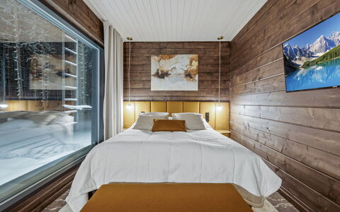 Levi Star West a: Diseño De Interiores, Madera, Piso, Suelo, Techo, Encendiendo, Habitación, Mueble, Cama, Casa