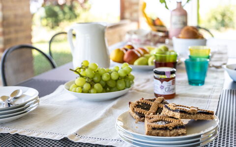 Poggio Padule: Comida, Vajilla, Utensilios Para Servir, Mesa, Drinkware, Vajilla, Mueble, Ingrediente, Fruta, Plato