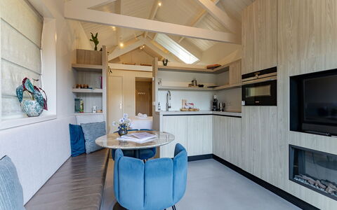 Residence Domburgse Duinen: Diseño De Interiores, Madera, Piso, Suelo, Techo, Mueble, Habitación, Mostrador, Cocina, Sala