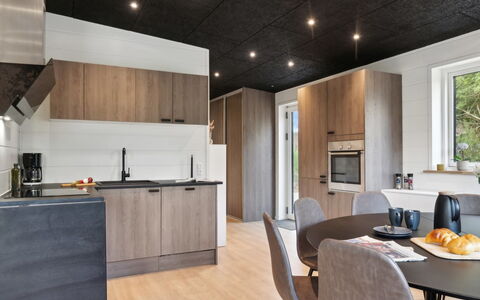 Danske - 6.8Km from the Sea: Mueble, Diseño De Interiores, Piso, Cocina, Mostrador, Lámpara, Techo, Madera, Suelo, Aparato De Cocina