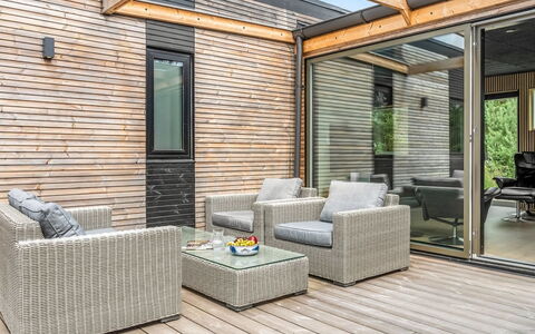 Danske - 6.8Km from the Sea: Madera, Mueble, Porche, Mueble Para Exteriores, Casa, Suelo, Cubierta, Material Compuesto, Manchas De Madera, Madera Dura