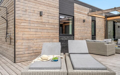 Danske - 6.8Km from the Sea: Madera, Madera Dura, Suelos De Madera, Cubierta, Mueble Para Exteriores, Tablón, Material Compuesto, Suelo, Manchas De Madera, Porche