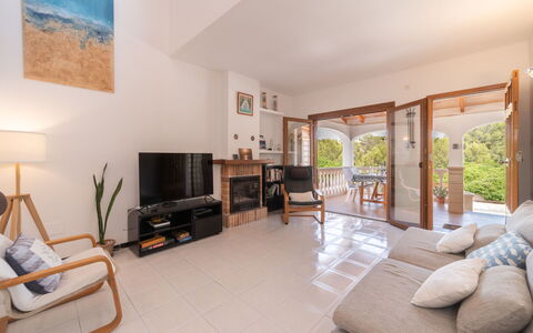 De Vacances: Mueble, Diseño De Interiores, Piso, Suelo, Sofá, Madera, Techo, Habitación, Sala, Mesa