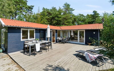 Sylvie - 400M from the Sea