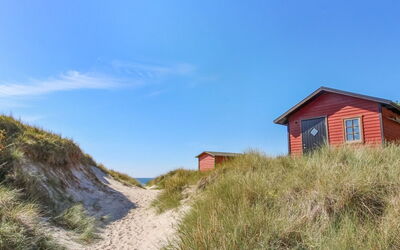 Sylvie - 400M from the Sea