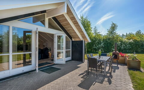 Kuisma - 1.1Km to the Fjord: Casa, Inmuebles, Cabaña, Sombra, Vía Muerta, Diseño, Madera Dura, Porche, Estructura Al Aire Libre, Edificios Del Jardín