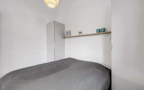 Kjeld - from the Sea: Cama, Habitación, Pared, Diseño De Interiores, Mueble, Piso, Madera, Suelo, Sábana, Lecho