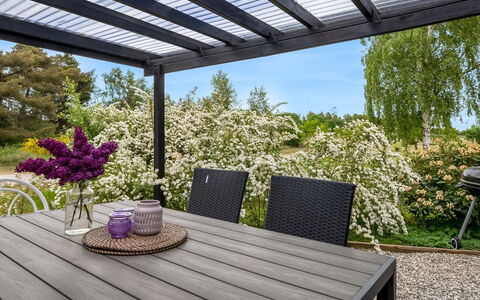 Blomma - 1Km from the Sea: Mueble Para Exteriores, Mueble, Mesa Al Aire Libre, Jardín, Patio, Sombra, Estructura Al Aire Libre, Pérgola, Cubierta, Silla