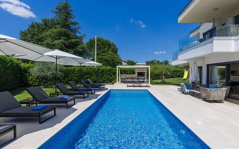 Frani: Azul, Piscina, Recurso, Ocio, Mueble Para Exteriores, Eco Hotel, Paisajismo, Sombra, Hotel, Villa