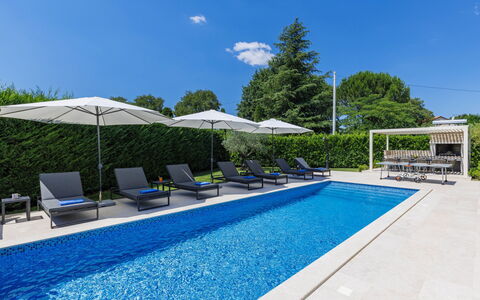 Frani: Piscina, Azul, Mueble Para Exteriores, Recurso, Material Compuesto, Sunlounger, Eco Hotel, Sombra, Jardín, Ocio
