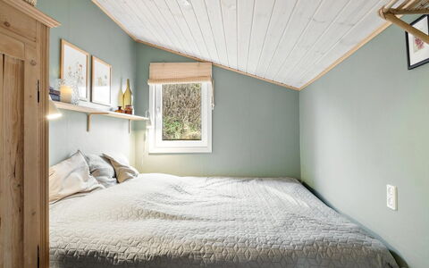 Aarno - 120M from the Sea: Diseño De Interiores, Pared, Habitación, Techo, Piso, Madera, Suelo, Cama, Mueble, Habitación
