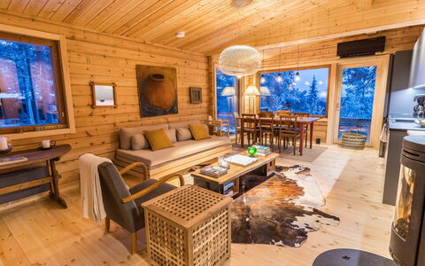 Kelokaltiokylän Maja 22: Madera, Techo, Diseño De Interiores, Casa, Mueble, Casa, Cabaña, Sala, Cuarto De Troncos, Madera Dura