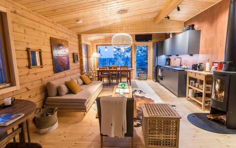 Kelokaltiokylän Maja 22: Mueble, Diseño De Interiores, Piso, Madera, Suelo, Techo, Suelos De Madera, Sala, Sofá, Habitación
