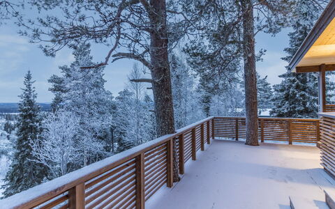 Kelokaltiokylän Maja 22: Madera, Invierno, Congelación, Nieve, Pretil, Madera Dura, Tablón, Cubierta, Balcón, La Luz Del Día