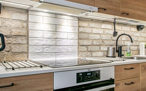 Aurinkopaikka: Cocina, Mostrador, Aparato De Cocina, Gabinetes, Diseño De Interiores, Mueble, Madera, Electrodoméstico, Piso, Electrodoméstico