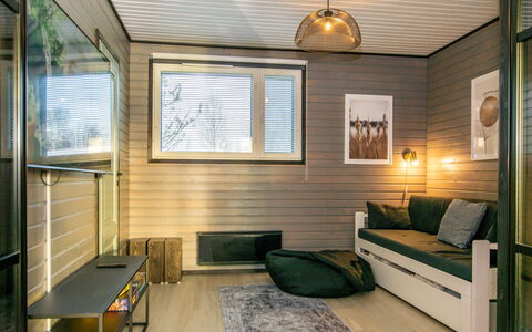 Aurinkopaikka: Diseño De Interiores, Piso, Pared, Madera, Suelo, Techo, Mueble, Sofá, Sala, Suelos De Madera