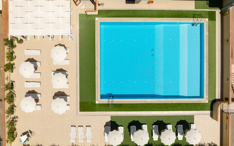 Le Fontane Apartments In Villasimius: Piscina, Recurso, Piso, Diseño De Interiores, Suelo, Mueble, Ocio, Thermae, Centro De Ocio, Silla