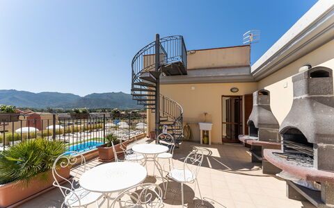 Le Fontane Apartments In Villasimius: Departamento, Mueble, Silla, Balcón, Planta De Casa, Recurso, Hotel, Piscina, Cocina Y Comedor Mesa