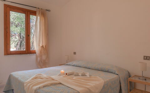 San Teodoro Apartments: Diseño De Interiores, Madera, Habitación, Suelo, Piso, Mueble, Cama, Textil, Sábana, Techo