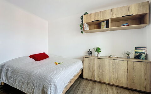 La Bernerie-En Retz 250: Mueble, Mueble Para Exteriores, Mesa Al Aire Libre, Silla, Mesa, Jardín, Patio Interior, Sombra, Patio, Eco Hotel