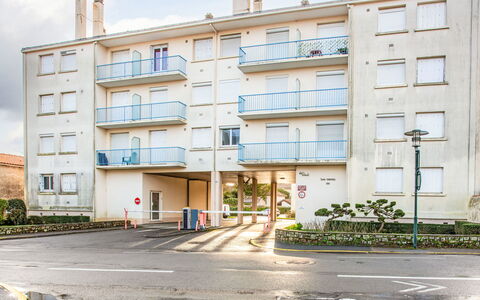 La Bernerie-En Retz 250: Departamento, Barrio, Barrio Residencial, Asfalto, Condominio, Diseño Urbano, Asentamientos Humanos, Uso Mixto, Balcón, Carro Familiar