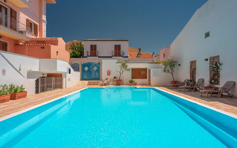 Cristal Blu Apartments In Santa Teresa Gallura: Piscina, Recurso, Hacienda, Hotel, Ciudad De Vacaciones, Villa, Thermae, Eco Hotel, Centro De Ocio, Sunlounger