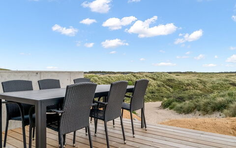 Tamina - 50M from the Sea: Madera, Casa, Porche, Cubierta, Madera Dura, Techo, Manchas De Madera, Suelos De Madera, Eco Hotel