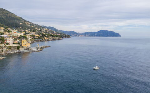 Casa Annalù With Garden, Wifi, Bogliasco: Azul, Agua, Cuerpo De Agua, Accidentes Geográficos Montañosas, Costa, Montaña, Costeras Y Los Accidentes Geográficos Oceánico, Horizonte, Mar, Colina