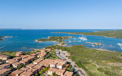 Golfo Aranci Apartments With Ac: Vista Panorámica, Costeras Y Los Accidentes Geográficos Oceánico, Costa, Fotografía Aérea, Mar, Oceano, Bahía, Centro De Deportes Acuáticos, Apuntalar