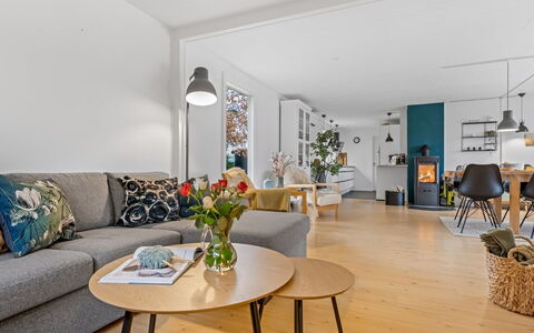 Runhild - 450M from the Sea: Mueble, Diseño De Interiores, Piso, Sofá, Pared, Suelo, Sala, Madera, Techo, Habitación