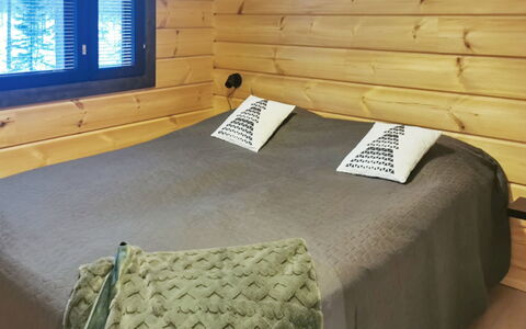 Villa Korpi: Madera, Habitación, Casa, Marco De La Cama, Cama, Cuarto De Troncos, Lecho, Sábana, Manchas De Madera, Habitación