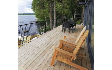 Lakeside Villa: Cama, Mueble, Habitación, Diseño De Interiores, Lecho, Sábana, Piso, Madera, Suelo, Habitación
