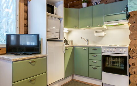 Kilpolan Karoliina: Diseño De Interiores, Madera, Techo, Cocina, Mueble, Piso, Mostrador, Encendiendo, Gabinetes, Lámpara