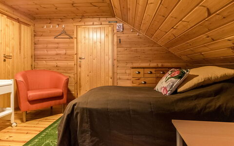 Kilpolan Orvokki, Pauliina Ja Karoliina: Madera, Cabaña, Casa, Casa, Puerta, Madera Dura, Edificios Del Jardín, Manchas De Madera, Cuarto De Troncos, Tablón