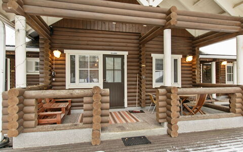 Kilpolan Orvokki, Pauliina Ja Karoliina: Madera, Cabaña, Casa, Casa, Puerta, Madera Dura, Edificios Del Jardín, Manchas De Madera, Cuarto De Troncos, Tablón