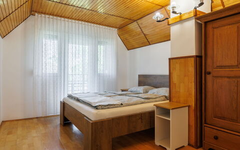Green House: Madera, Cama, Diseño De Interiores, Techo, Habitación, Piso, Suelo, Lecho, Habitación, Encendiendo