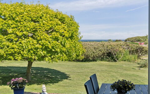 Sukie - 100M from the Sea: Vegetación, Arbusto, Primavera, Cabaña, Jardín, Sombra, Patio Interior, Yarda, Silla