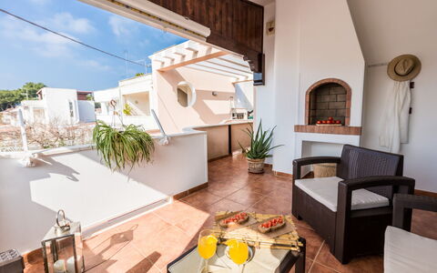 Appartamento Lido Specchiolla: Casa, Departamento, Maceta, Planta De Casa, Balcón, Silla, Sombra, Manchas De Madera, Ático