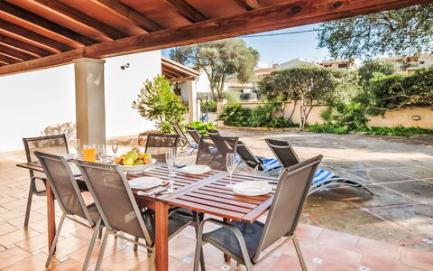 Villa Sa Rapita: Departamento, Balcón, Recurso, Eco Hotel, Sombra, Silla, Condominio, Hotel, Mueble Para Exteriores