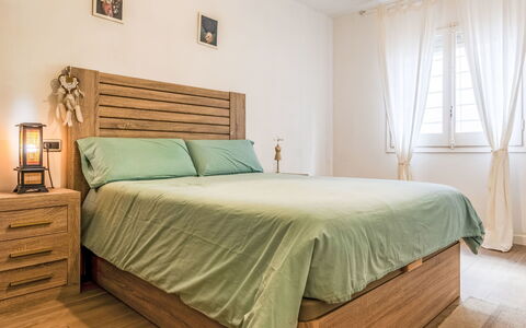 Valencia: Departamento, Balcón, Recurso, Eco Hotel, Sombra, Silla, Condominio, Hotel, Mueble Para Exteriores