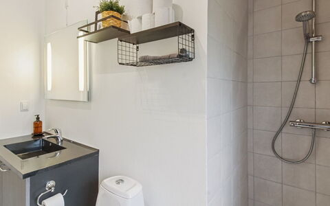 Nedelko - 30Km from the Sea: Pared, Diseño De Interiores, Arreglo De Tubería, Piso, Suelo, Baño, Encendiendo, Plomería, Grifo, Habitación