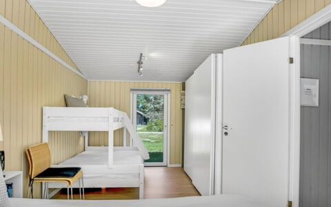 Quiana - 2Km from the Sea: Madera, Suelo, Piso, Diseño De Interiores, Techo, Habitación, Manchas De Madera, Madera Dura, Tablón, Suelos De Madera